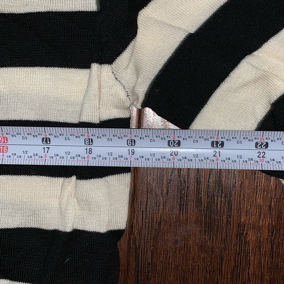 H&M striped V-neck sweater - Picture 5 of 7